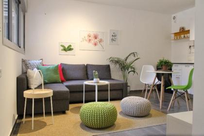 Amazing 2r flat at the most  visited place in TLV - image 1