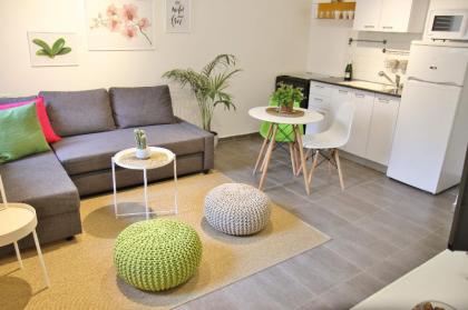 Amazing 2r flat at the most  visited place in TLV - image 3